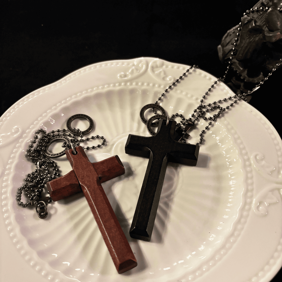 Kiefernholz-Kreuz-Halskette