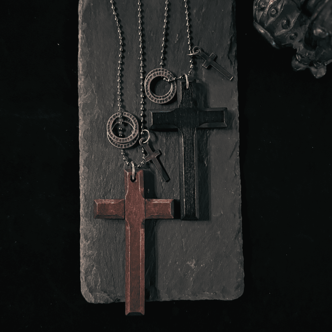 Kiefernholz-Kreuz-Halskette