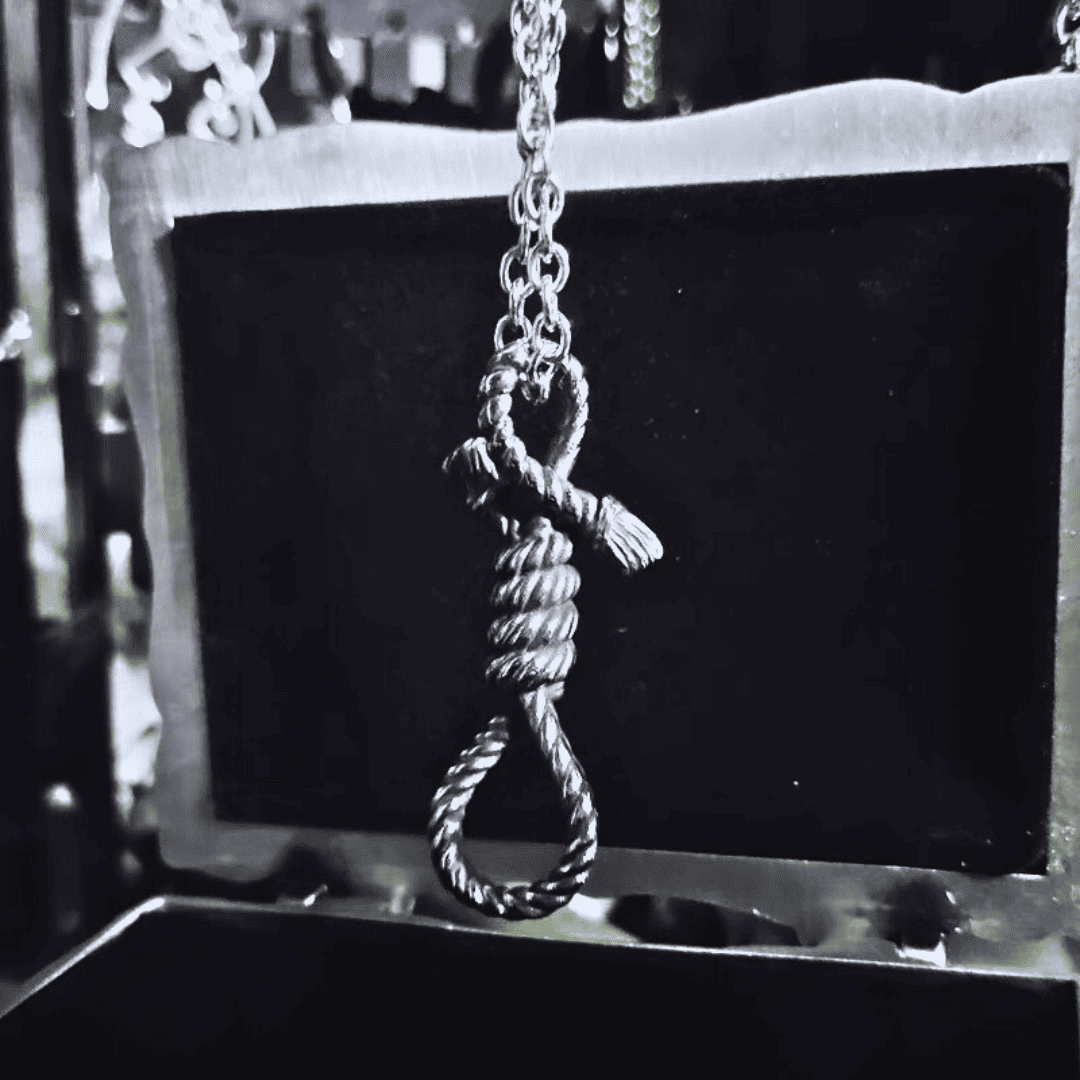 'Noose'Necklace