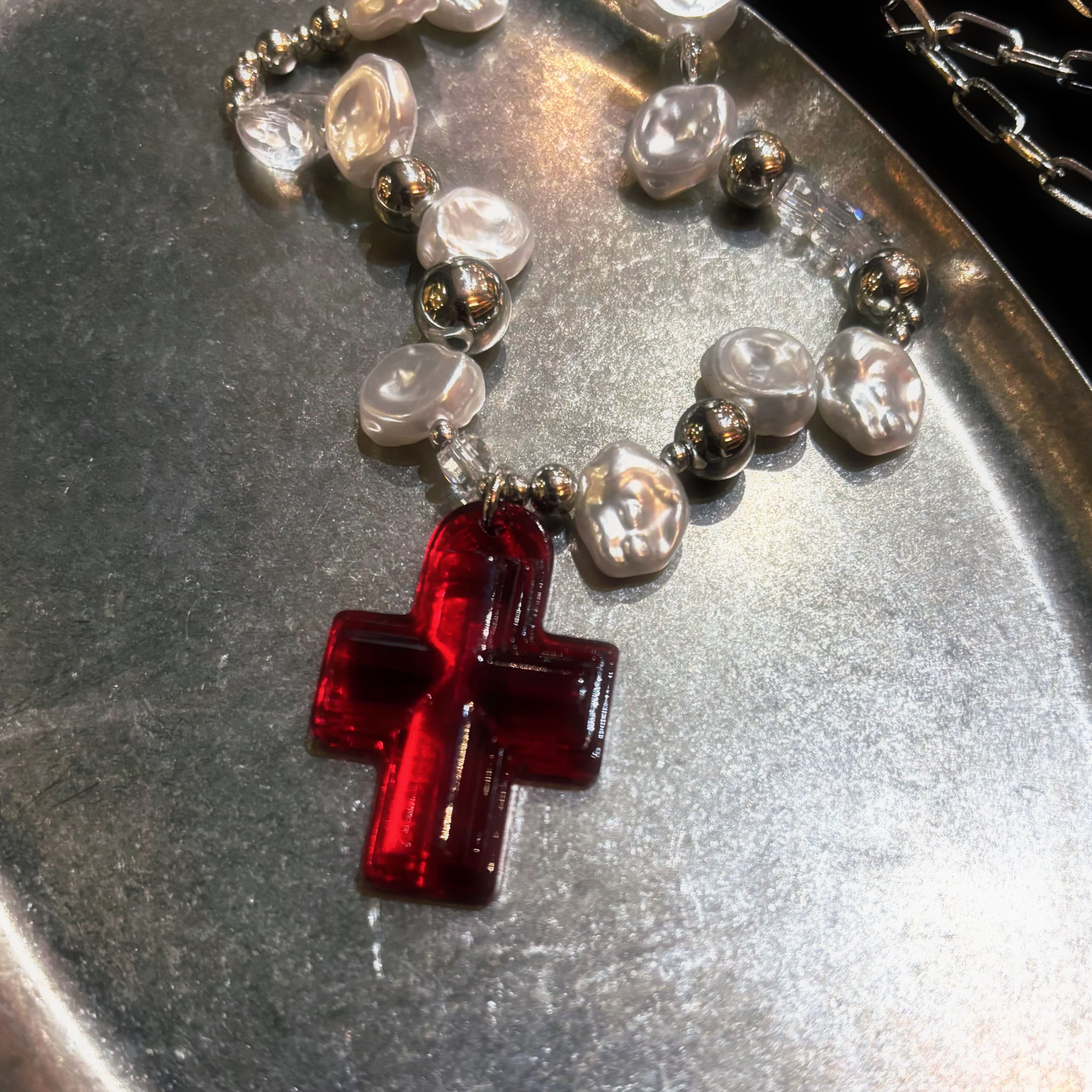 Crimson-Cross&Pearl Necklace