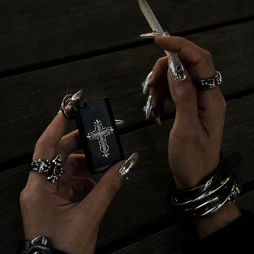 Gothic EDC keychain with decorative cross portable container